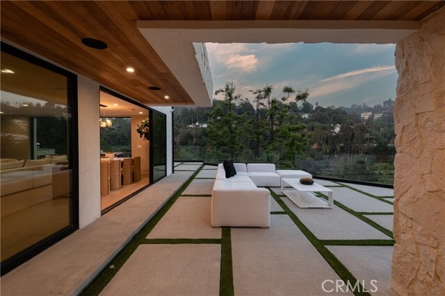 Building Photo - 2608 Zorada Dr