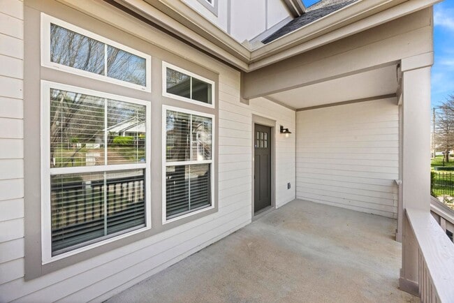 Building Photo - 505A Moore Ave