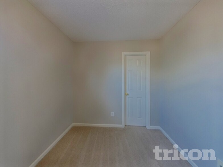 Building Photo - 732 Elderberry Ln