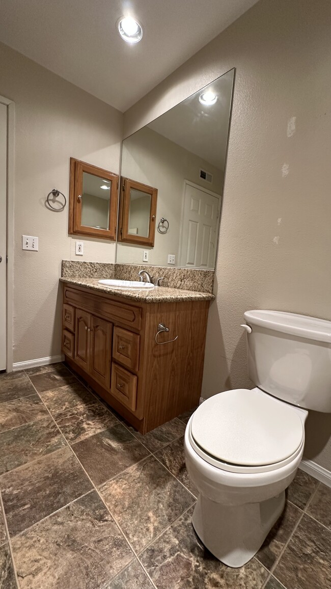 Building Photo - 9731 El Paseo Dr