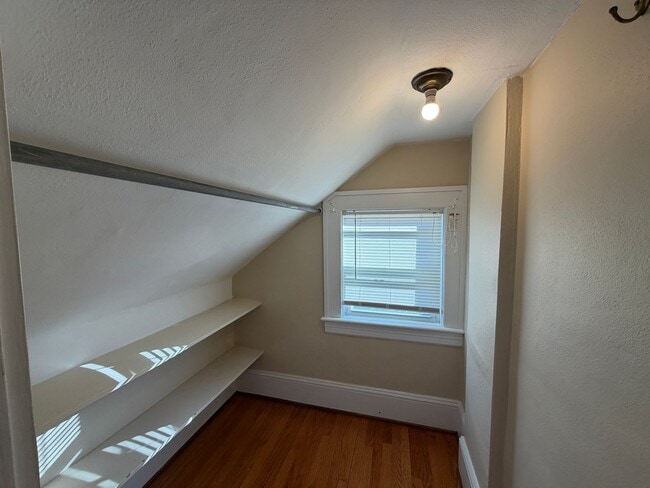 Building Photo - Grandin Home!