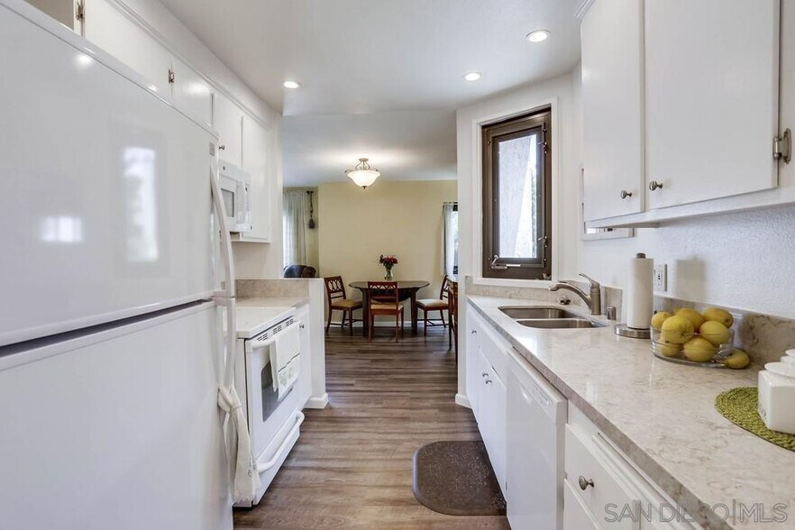 Building Photo - 3960 Voltaire St