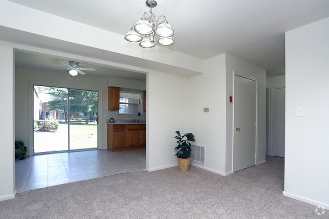 Carriage Run Apartments Townhomes Somerset Nj Apartment Finder