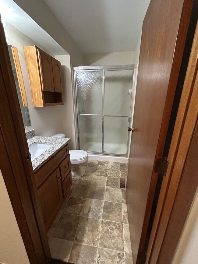 Building Photo - 3 Bedroom 2 Bath Ranch Style Home in Forest Park