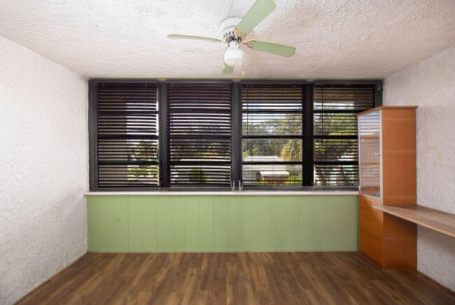 Building Photo - 1212 NE 14th Ct