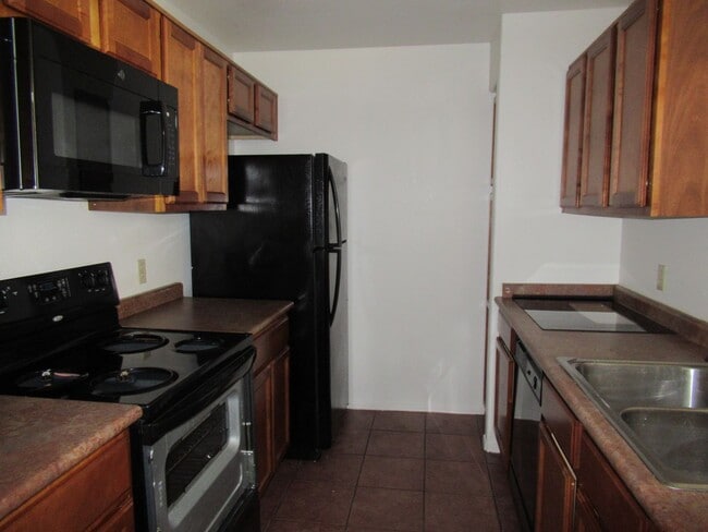 Building Photo - Condo with Mountain Views in Beautiful Portofino!