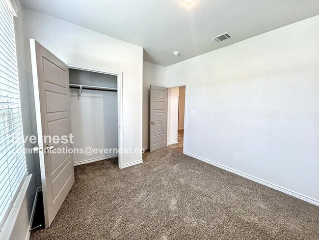Building Photo - 8507 Glade Dr