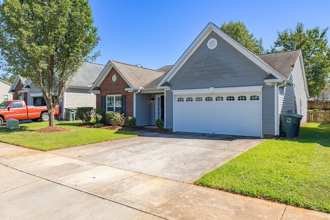 Building Photo - Charming Residence with Modern Amenities and Community center access