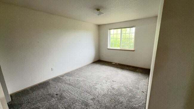 Building Photo - 15325-15327 Berry Valley Rd SE