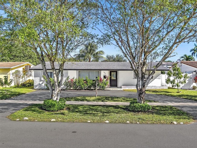 Building Photo - 551 Crescent Dr