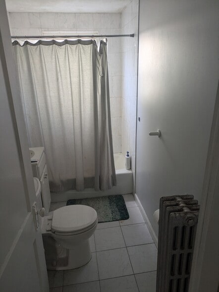 Bathroom - 1 Hathorne Cres