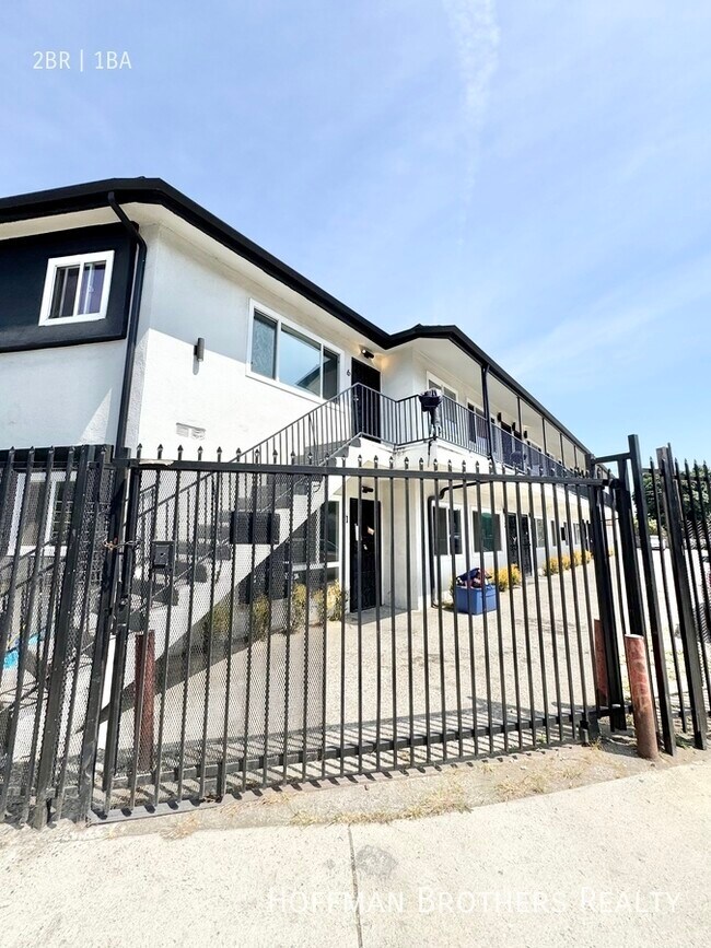 Building Photo - 340 W 87th St