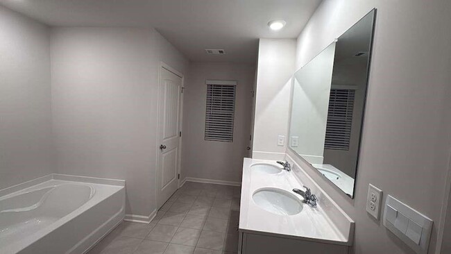 Building Photo - 2213 Blue Monarch Dr