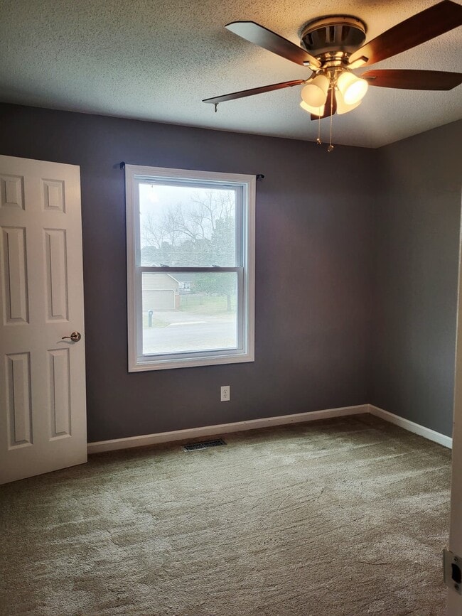 Building Photo - 115 Sabel Cir