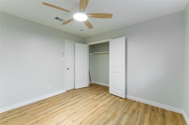 Building Photo - 6119 S Braeswood Blvd