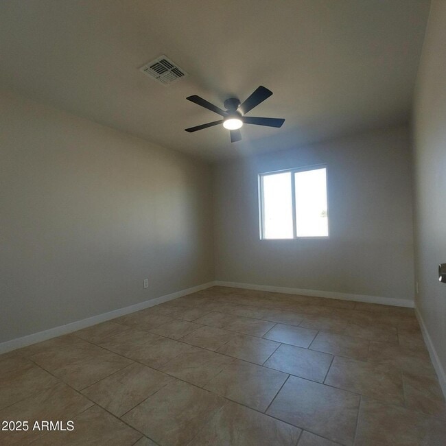 Building Photo - 3852 W Earll Dr