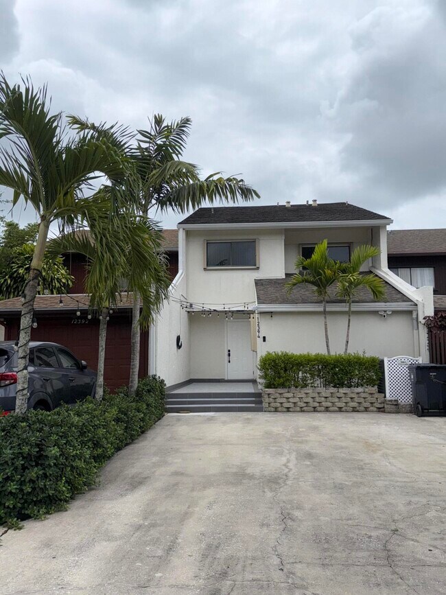 Building Photo - 12394 Westhampton Cir