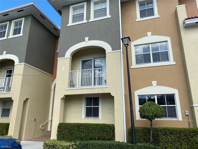 Building Photo - 3 br, 2 bath Condo - 8800 NW 107th Ct