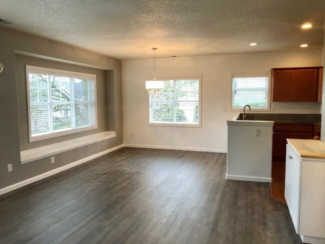 Building Photo - Bright and Airy 3 Bed, 2.5 Bath Stunning H...