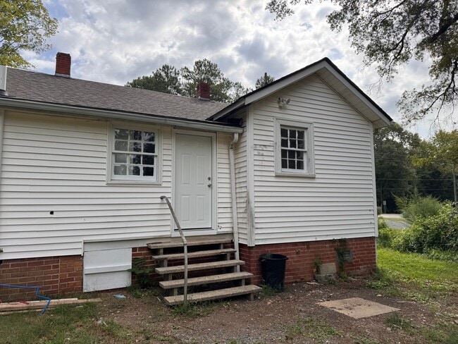 Building Photo - 422 S Wadesboro Blvd