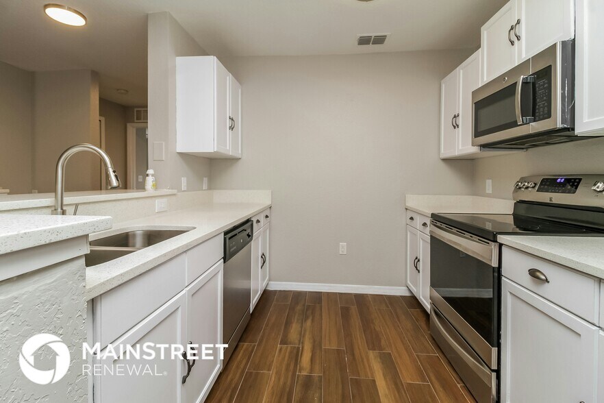 Building Photo - 2441 S Marshall Ave