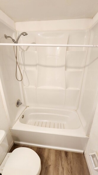 Building Photo - 486 Tamarack St