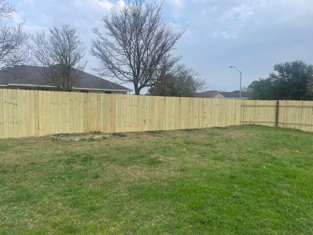 Building Photo - 2404 Thomas St