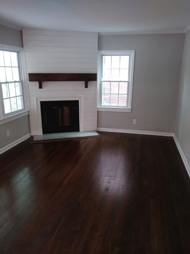 Building Photo - Move In Ready 4 Bedroom 2 Bath Home In Pri...