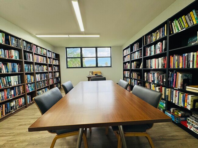 Building Photo - 2430 Deer Creek Country Club Blvd