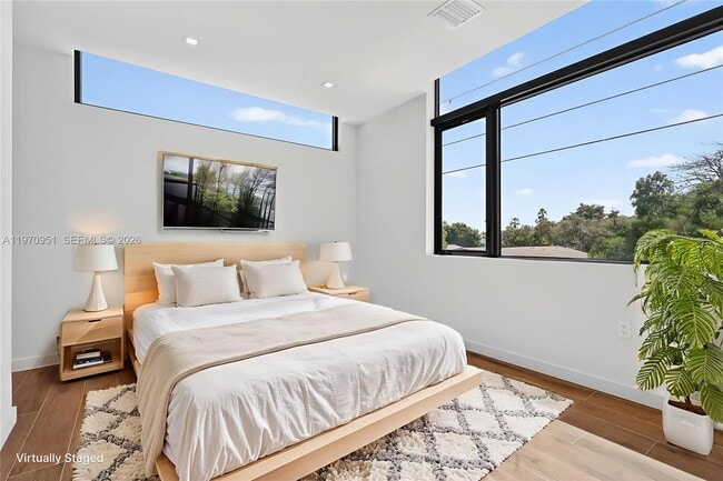 Building Photo - 529 NE 61st St