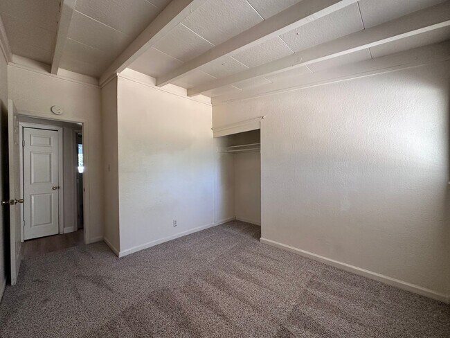 Building Photo - New Flooring Throughout