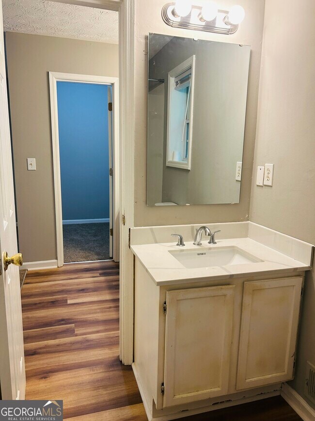 Building Photo - 207 Hillcrest Dr