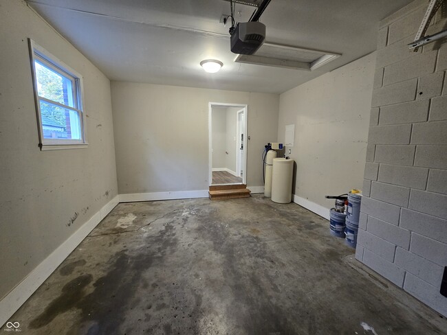 Building Photo - 2115 Dawnshire Dr