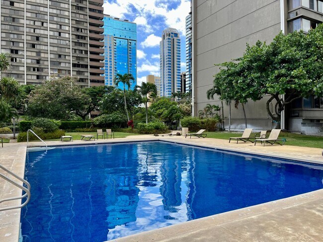 Building Photo - Kukui Plaza: Renovated 1 Bed, 1 Bath Condo...