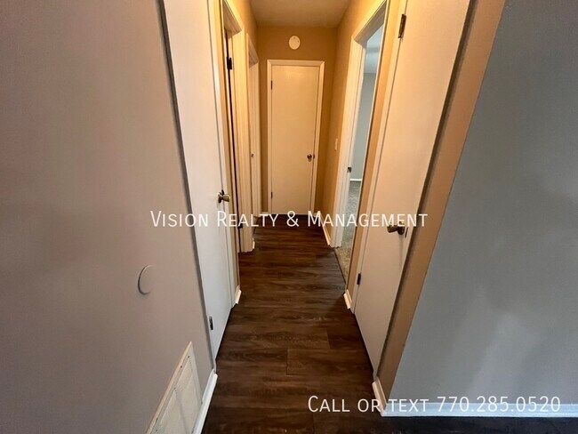 Building Photo - 12 S Creek Rd