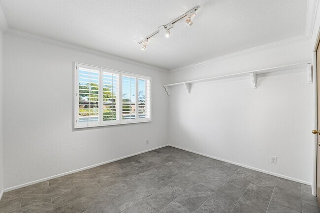 Building Photo - Welcome to this beautiful 4-bedroom, 3-bathroom home in Tempe Arizona!