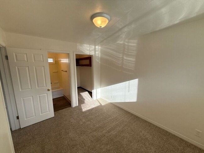 Building Photo - 235 Kearney St S