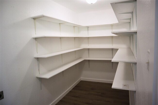 Building Photo - 209 Sunny Brook Dr