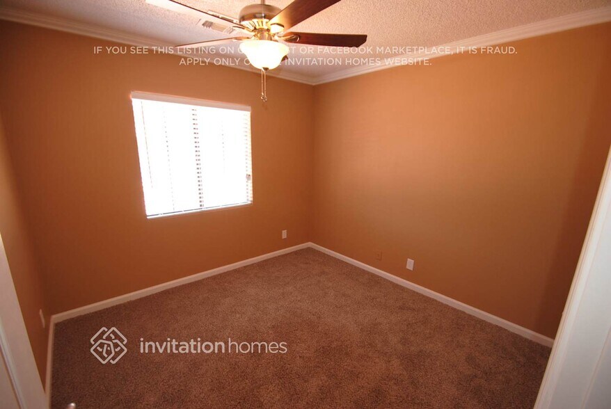 Building Photo - 907 N Wedgewood Dr