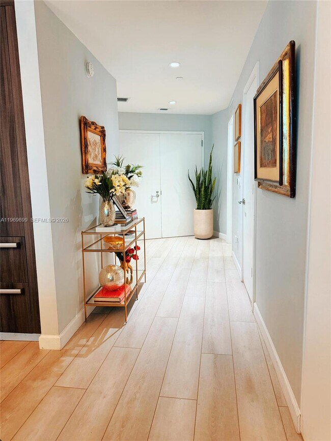 Building Photo - 851 NE 1st Ave