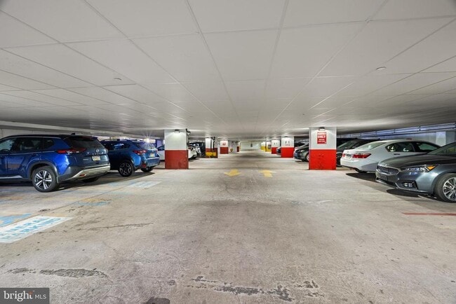 Building Photo - 200 Lombard St