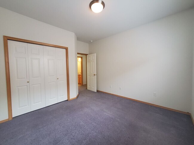 Building Photo - Beautiful South Richland 3-Bedroom Rambler with Open Floor Plan & Spacious Primary Suite!