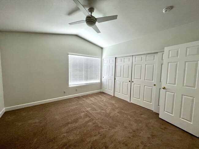 Building Photo - 3 bedroom and 2.5 bath in prime Henderson !! 89074 - Nearby School!