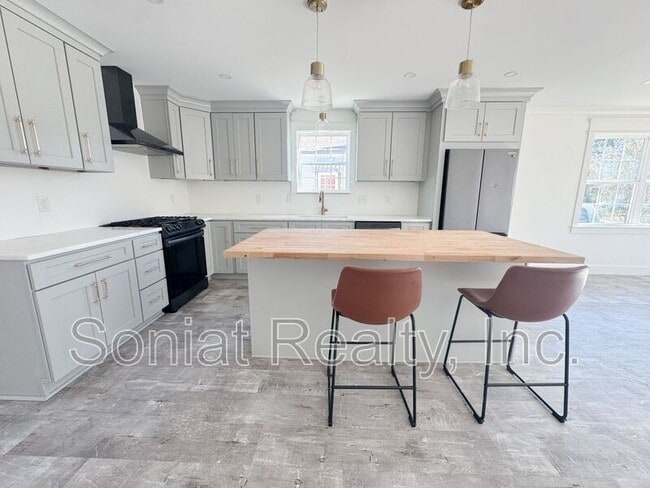 Building Photo - 233-235 Jefferson Heights Ave