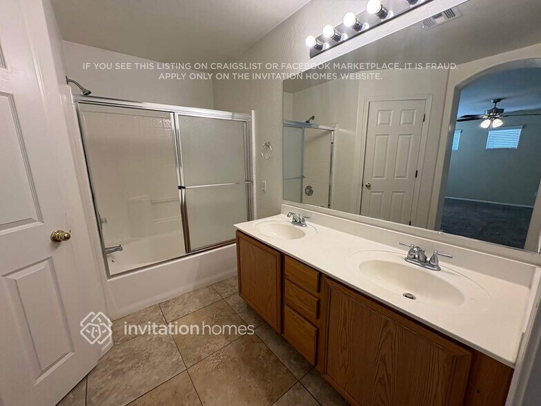 Building Photo - 7106 N 77th Dr