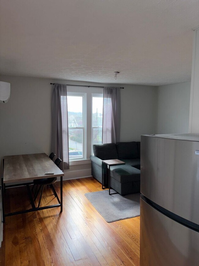 Building Photo - Cozy 1 Bed,1 Bath partially furnished apartment located in The Heart Of Elizabethtown!