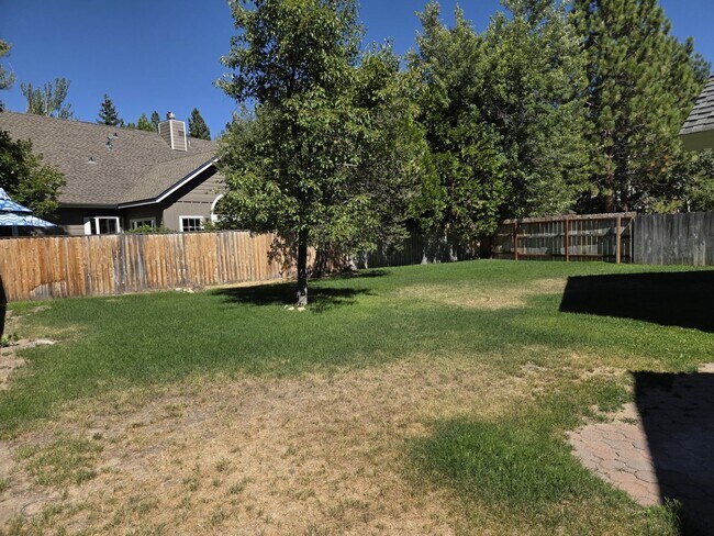 Building Photo - Large mountain home with access to Tahoe K...