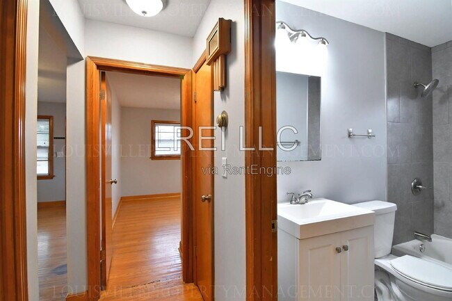 Building Photo - 818 Iroquois Ave