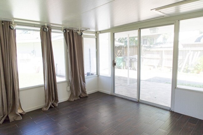 Building Photo - 9010 Linkmeadow Ln