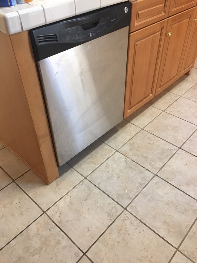 Building Photo - Fabulous Leo Wilson 4/3 in Clovis Unified!